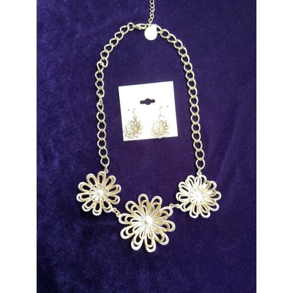 Two Tone Mixed Metals Flower Necklace Set Matte Gold and Silver Tone, w/Earrings - Picture 2 of 12